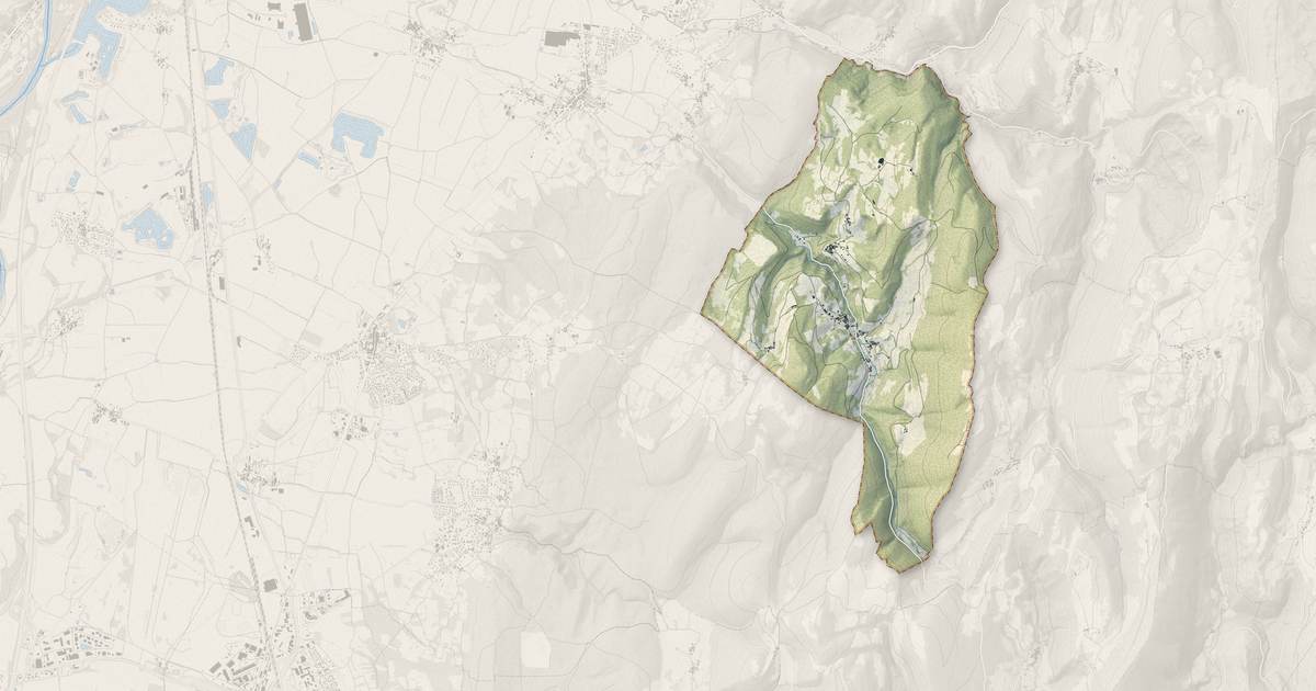 Portrait cartographique de L'Abergement-de-Varey : relief, eau, forêts, bâti et voies, calculés à partir des données de l'IGN