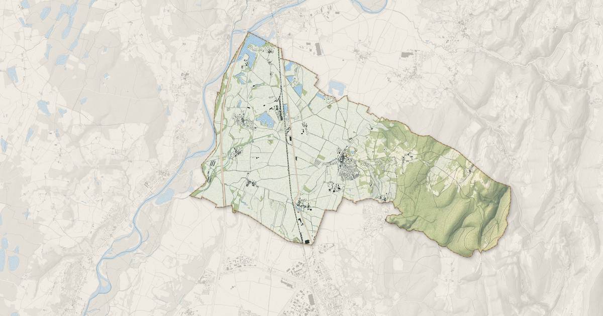Portrait cartographique de Ambronay : relief, eau, forêts, bâti et voies, calculés à partir des données de l'IGN