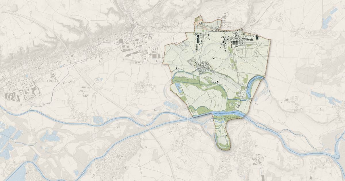 Portrait cartographique de Balan : relief, eau, forêts, bâti et voies, calculés à partir des données de l'IGN
