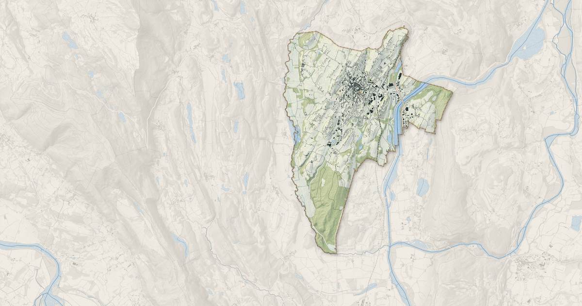 Portrait cartographique de Belley : relief, eau, forêts, bâti et voies, calculés à partir des données de l'IGN