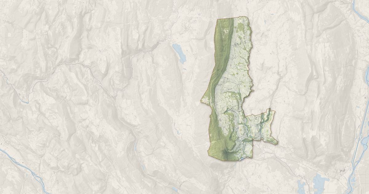 Portrait cartographique de Valromey-sur-Séran : relief, eau, forêts, bâti et voies, calculés à partir des données de l'IGN