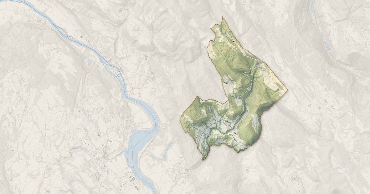 Portrait cartographique de Bénonces : relief, eau, forêts, bâti et voies, calculés à partir des données de l'IGN