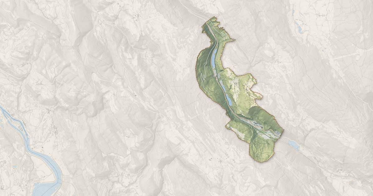 Portrait cartographique de La Burbanche : relief, eau, forêts, bâti et voies, calculés à partir des données de l'IGN