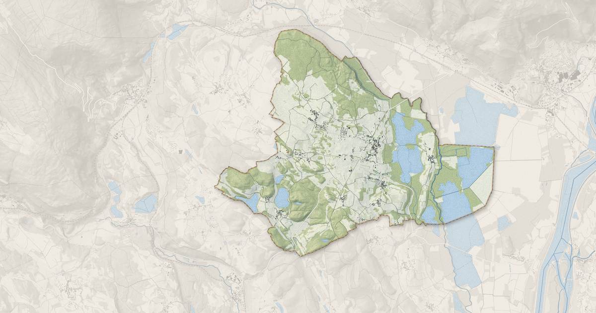 Portrait cartographique de Ceyzérieu : relief, eau, forêts, bâti et voies, calculés à partir des données de l'IGN