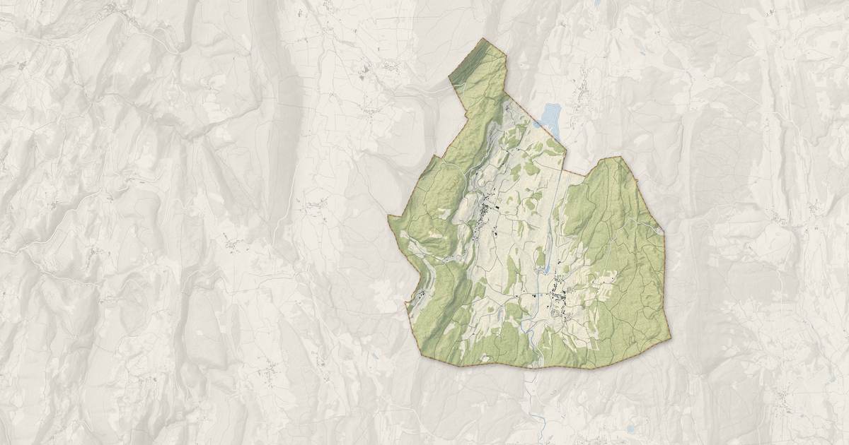 Portrait cartographique de Champdor-Corcelles : relief, eau, forêts, bâti et voies, calculés à partir des données de l'IGN