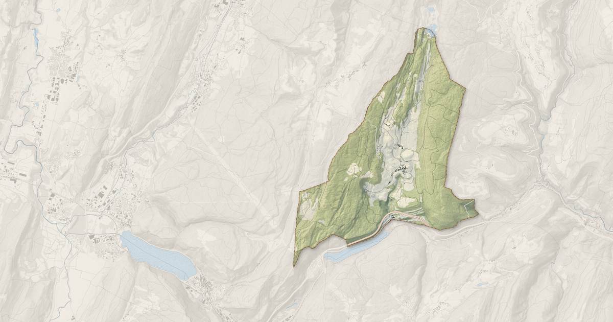 Portrait cartographique de Charix : relief, eau, forêts, bâti et voies, calculés à partir des données de l'IGN
