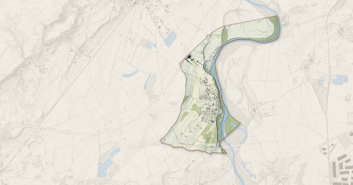 Portrait cartographique de Charnoz-sur-Ain : relief, eau, forêts, bâti et voies, calculés à partir des données de l'IGN