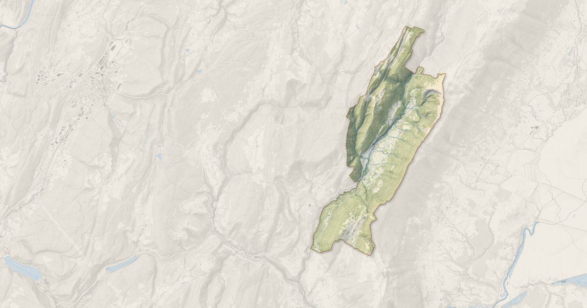 Portrait cartographique de Chézery-Forens : relief, eau, forêts, bâti et voies, calculés à partir des données de l'IGN