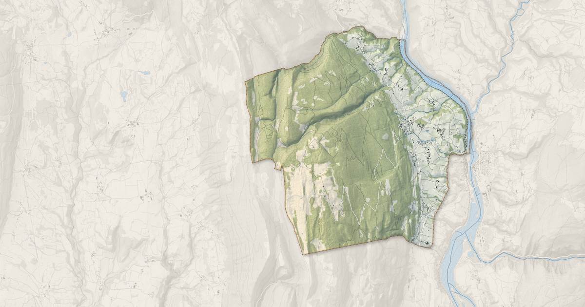 Portrait cartographique de Corbonod : relief, eau, forêts, bâti et voies, calculés à partir des données de l'IGN