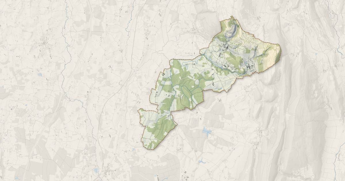 Portrait cartographique de Courmangoux : relief, eau, forêts, bâti et voies, calculés à partir des données de l'IGN