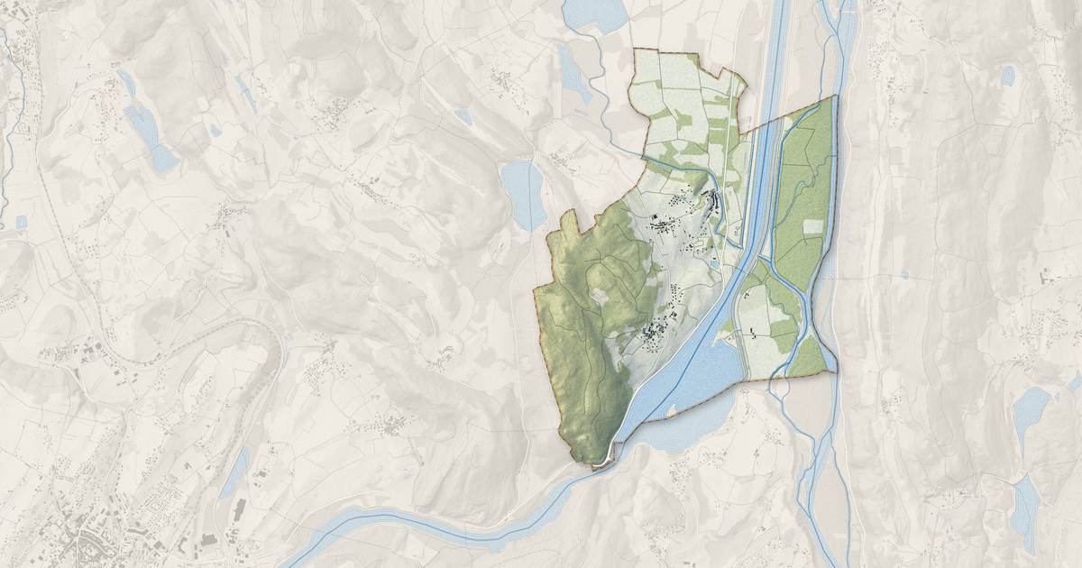 Portrait cartographique de Cressin-Rochefort : relief, eau, forêts, bâti et voies, calculés à partir des données de l'IGN