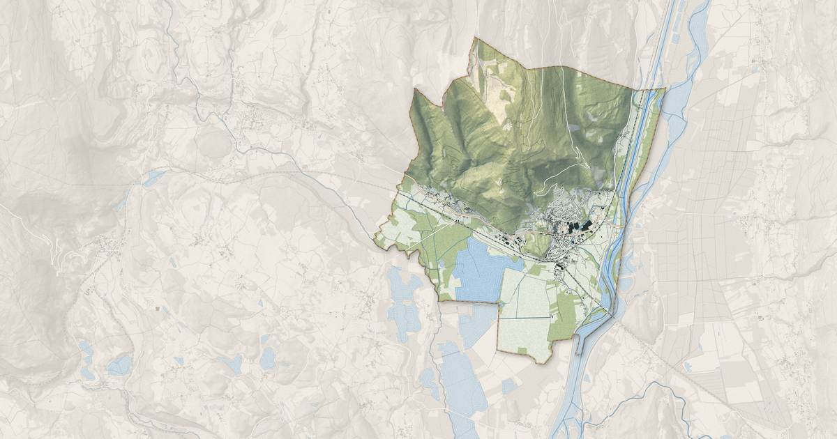 Portrait cartographique de Culoz-Béon : relief, eau, forêts, bâti et voies, calculés à partir des données de l'IGN