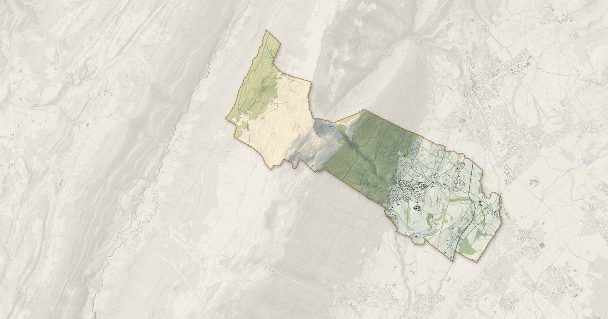 Portrait cartographique de Échenevex : relief, eau, forêts, bâti et voies, calculés à partir des données de l'IGN