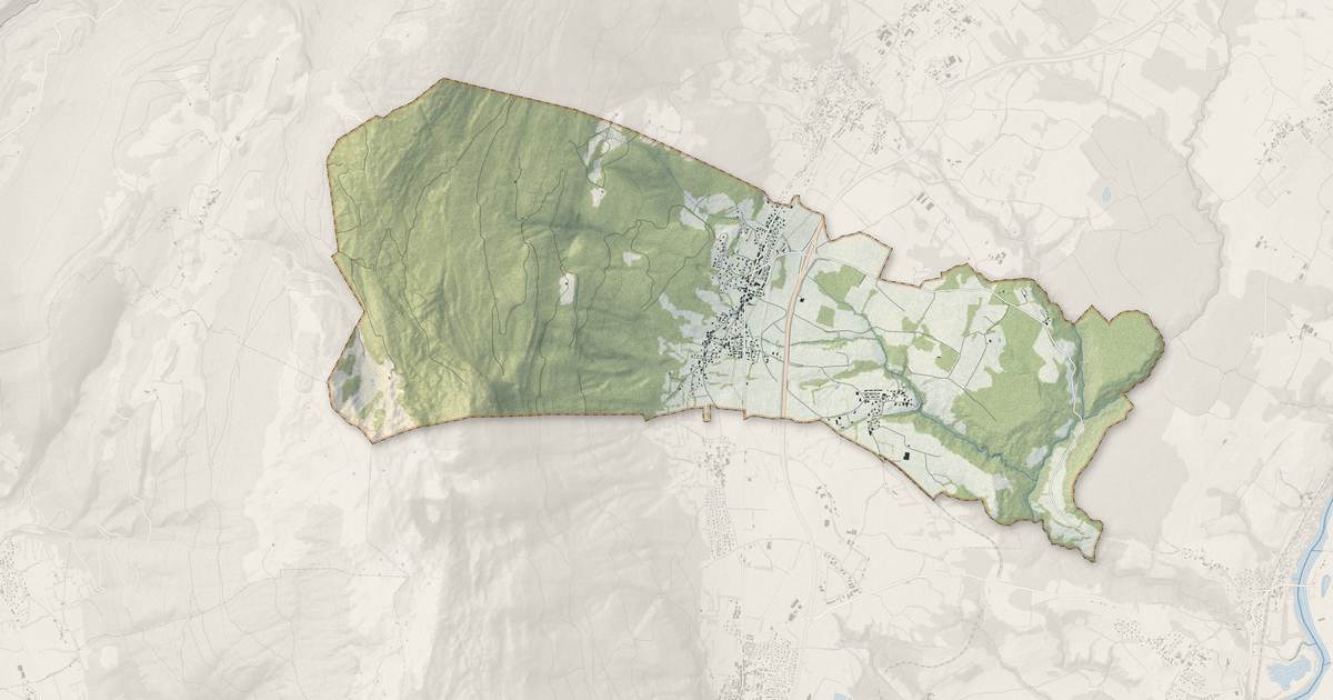 Portrait cartographique de Farges : relief, eau, forêts, bâti et voies, calculés à partir des données de l'IGN