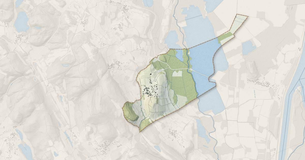 Portrait cartographique de Flaxieu : relief, eau, forêts, bâti et voies, calculés à partir des données de l'IGN