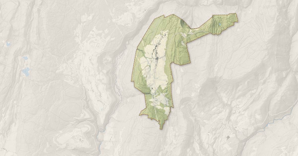 Portrait cartographique de Giron : relief, eau, forêts, bâti et voies, calculés à partir des données de l'IGN