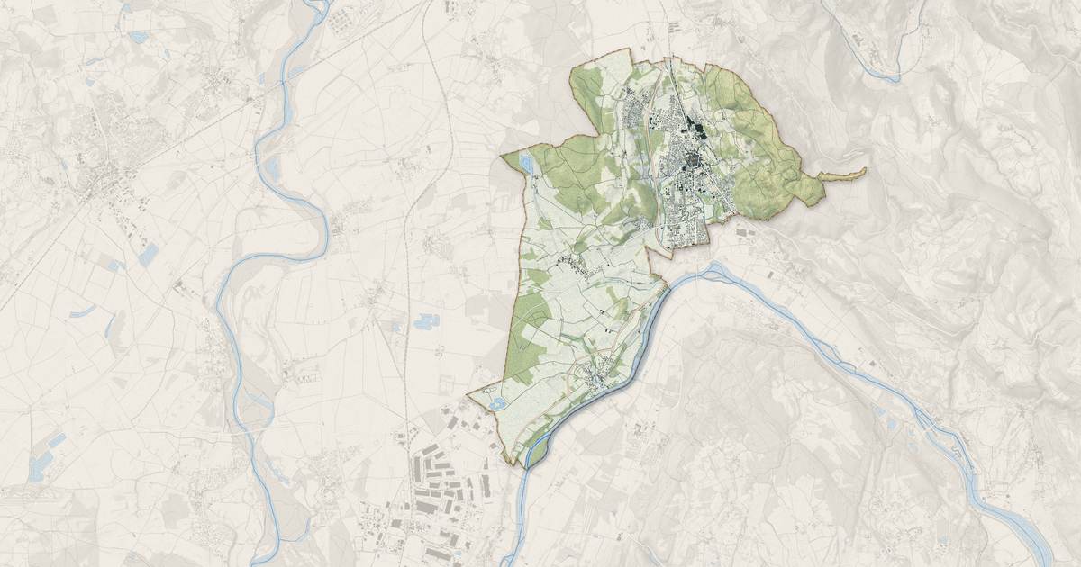 Portrait cartographique de Lagnieu : relief, eau, forêts, bâti et voies, calculés à partir des données de l'IGN