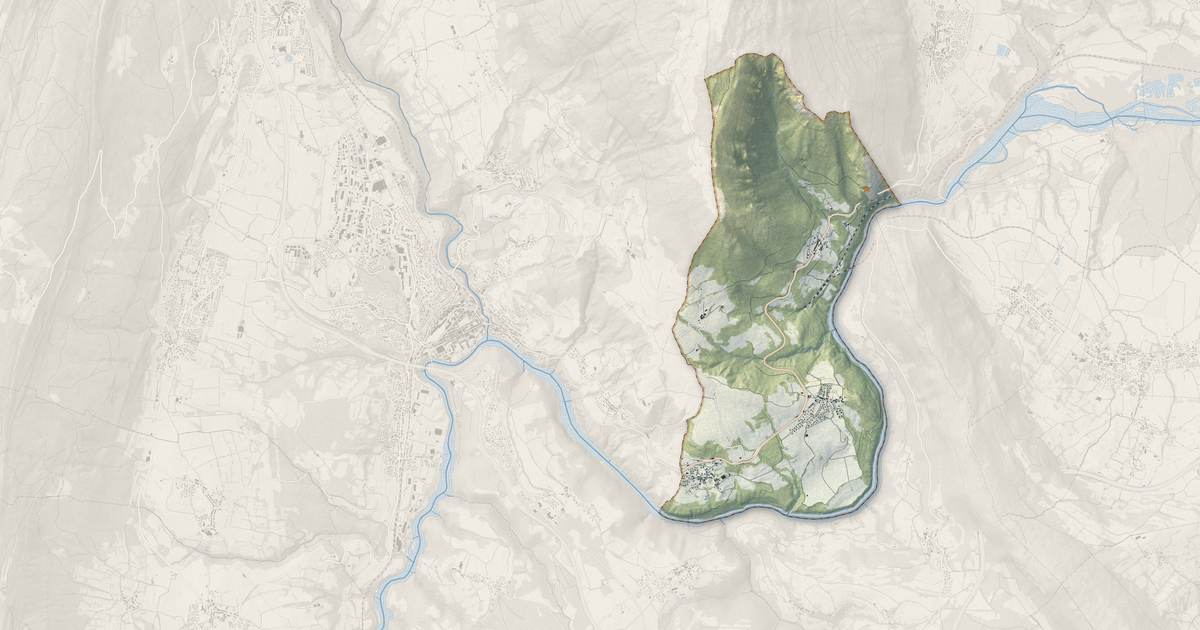 Portrait cartographique de Léaz : relief, eau, forêts, bâti et voies, calculés à partir des données de l'IGN