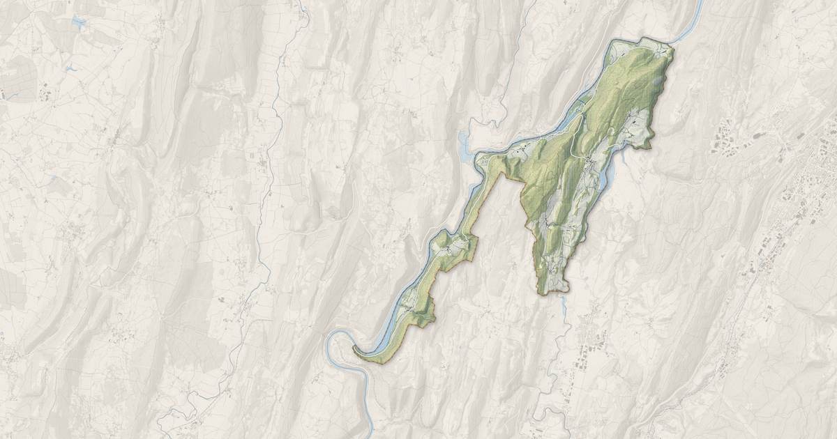 Portrait cartographique de Matafelon-Granges : relief, eau, forêts, bâti et voies, calculés à partir des données de l'IGN