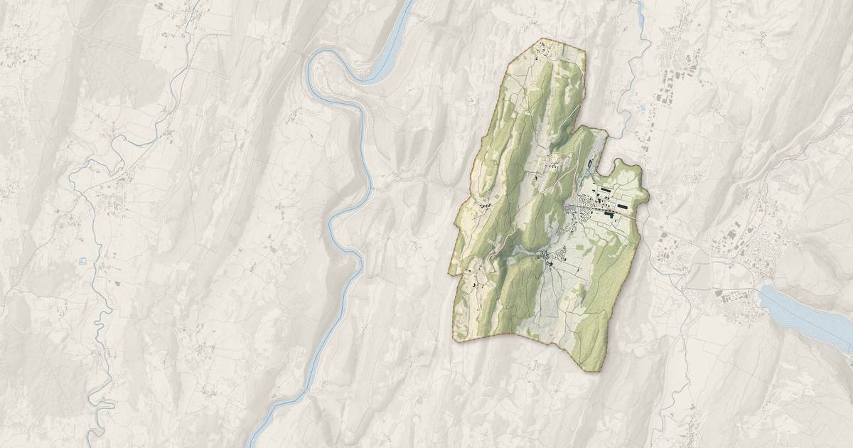 Portrait cartographique de Nurieux-Volognat : relief, eau, forêts, bâti et voies, calculés à partir des données de l'IGN