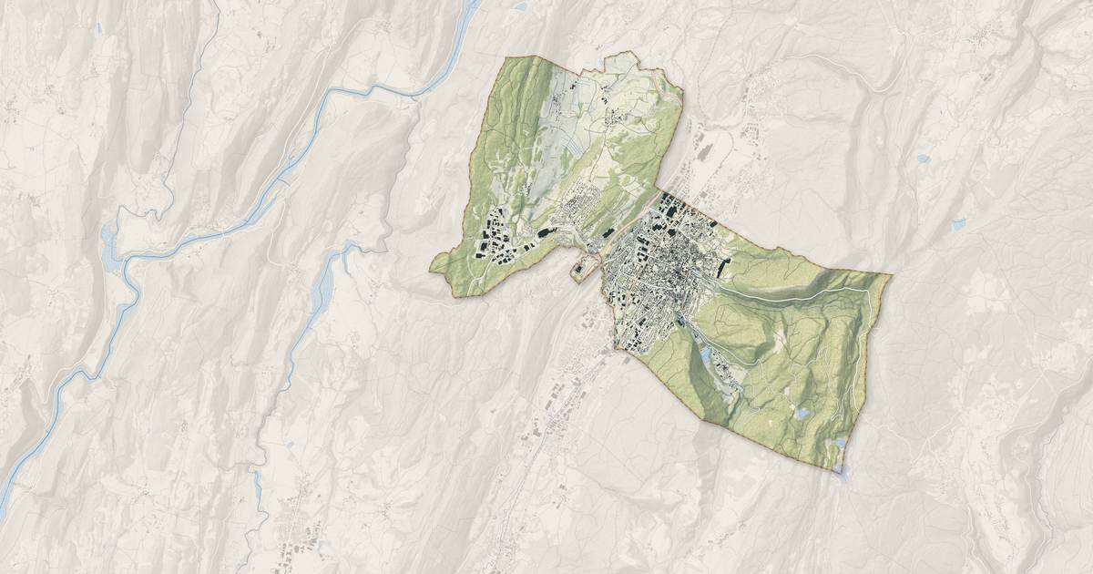 Portrait cartographique de Oyonnax : relief, eau, forêts, bâti et voies, calculés à partir des données de l'IGN