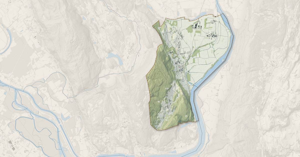 Portrait cartographique de Peyrieu : relief, eau, forêts, bâti et voies, calculés à partir des données de l'IGN