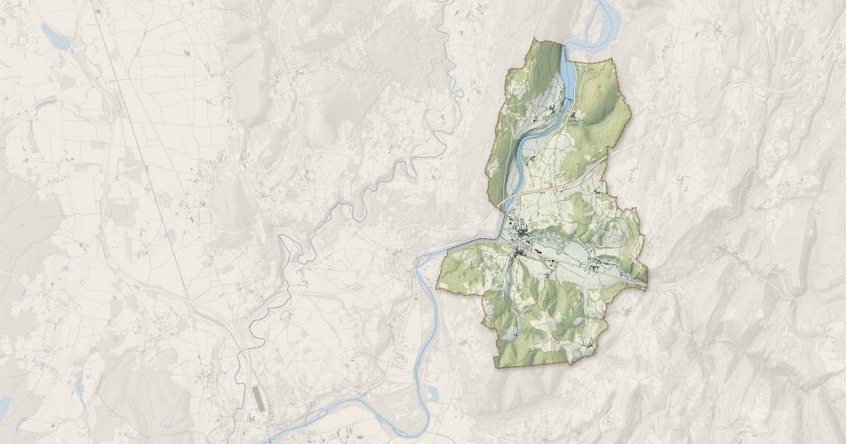 Portrait cartographique de Poncin : relief, eau, forêts, bâti et voies, calculés à partir des données de l'IGN