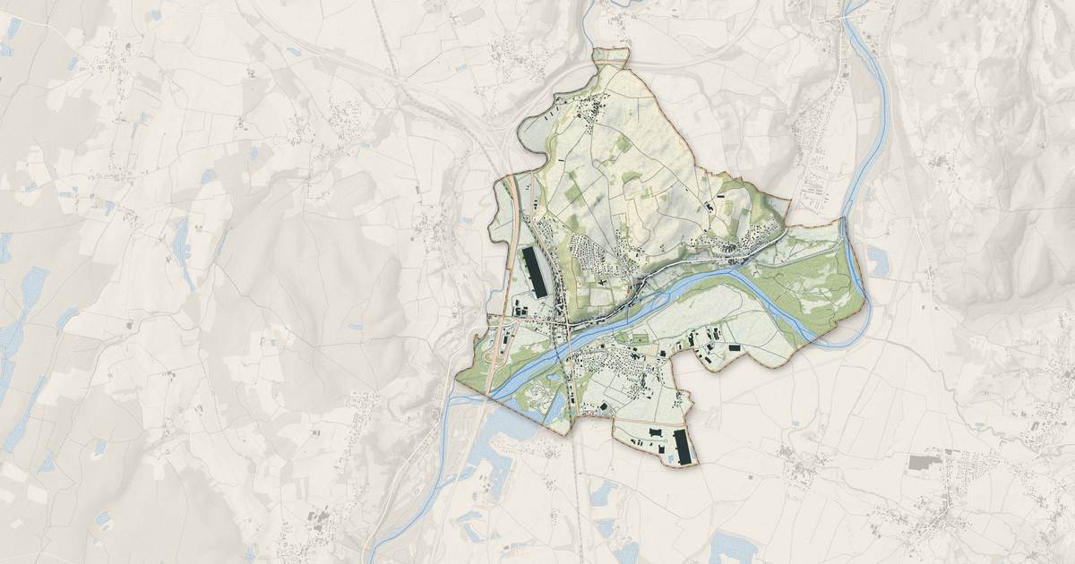 Portrait cartographique de Pont-d'Ain : relief, eau, forêts, bâti et voies, calculés à partir des données de l'IGN