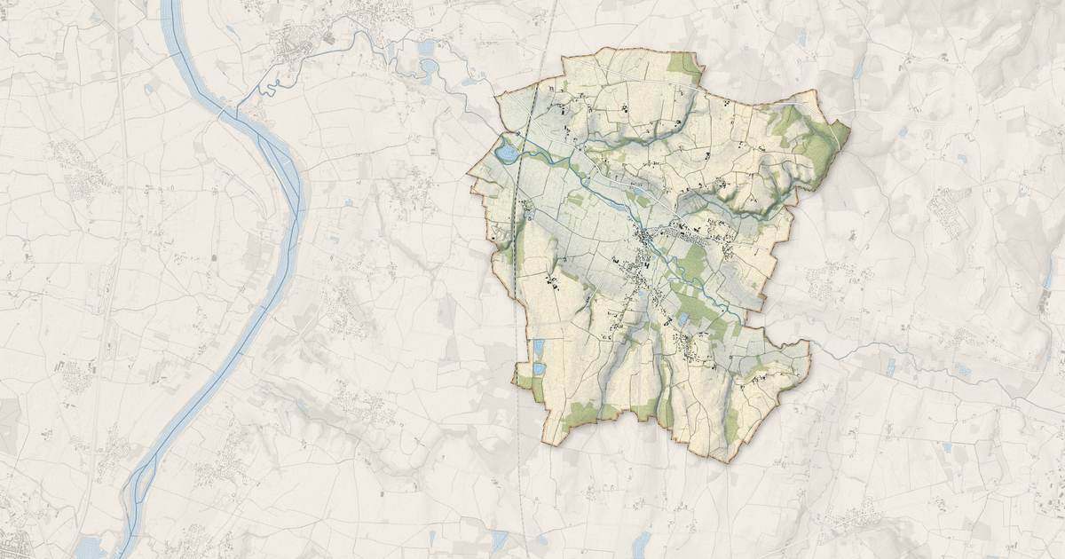 Portrait cartographique de Saint-Étienne-sur-Chalaronne : relief, eau, forêts, bâti et voies, calculés à partir des données de l'IGN