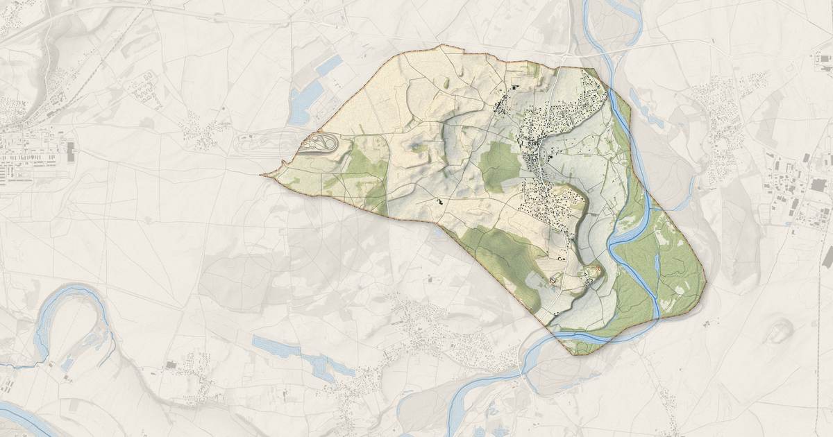Portrait cartographique de Saint-Jean-de-Niost : relief, eau, forêts, bâti et voies, calculés à partir des données de l'IGN