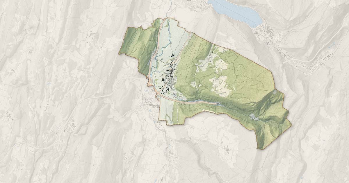 Portrait cartographique de Saint-Martin-du-Frêne : relief, eau, forêts, bâti et voies, calculés à partir des données de l'IGN