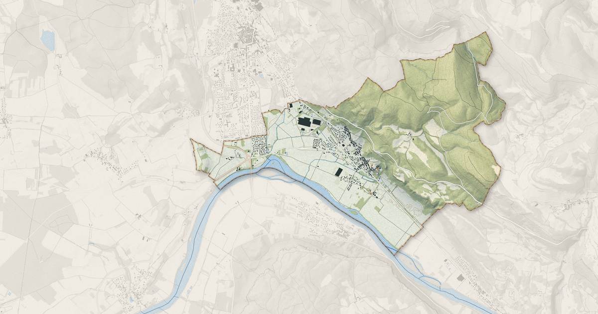 Portrait cartographique de Saint-Sorlin-en-Bugey : relief, eau, forêts, bâti et voies, calculés à partir des données de l'IGN