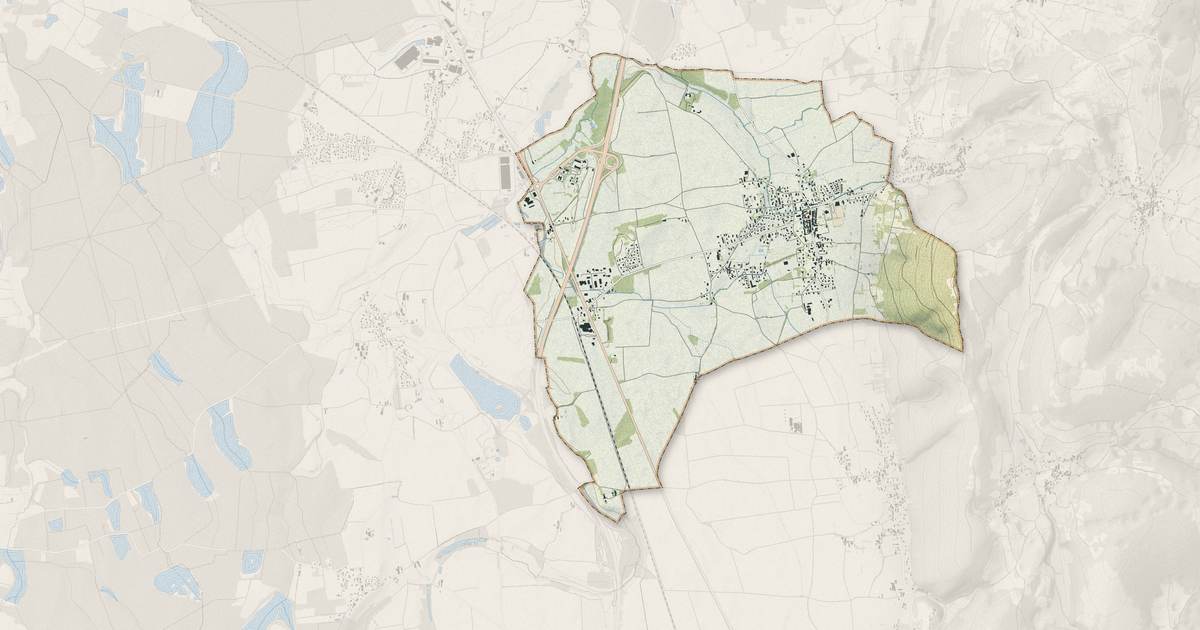Portrait cartographique de Tossiat : relief, eau, forêts, bâti et voies, calculés à partir des données de l'IGN
