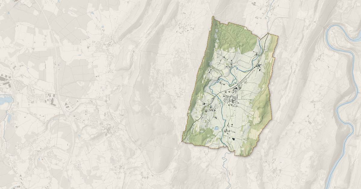 Portrait cartographique de Villereversure : relief, eau, forêts, bâti et voies, calculés à partir des données de l'IGN