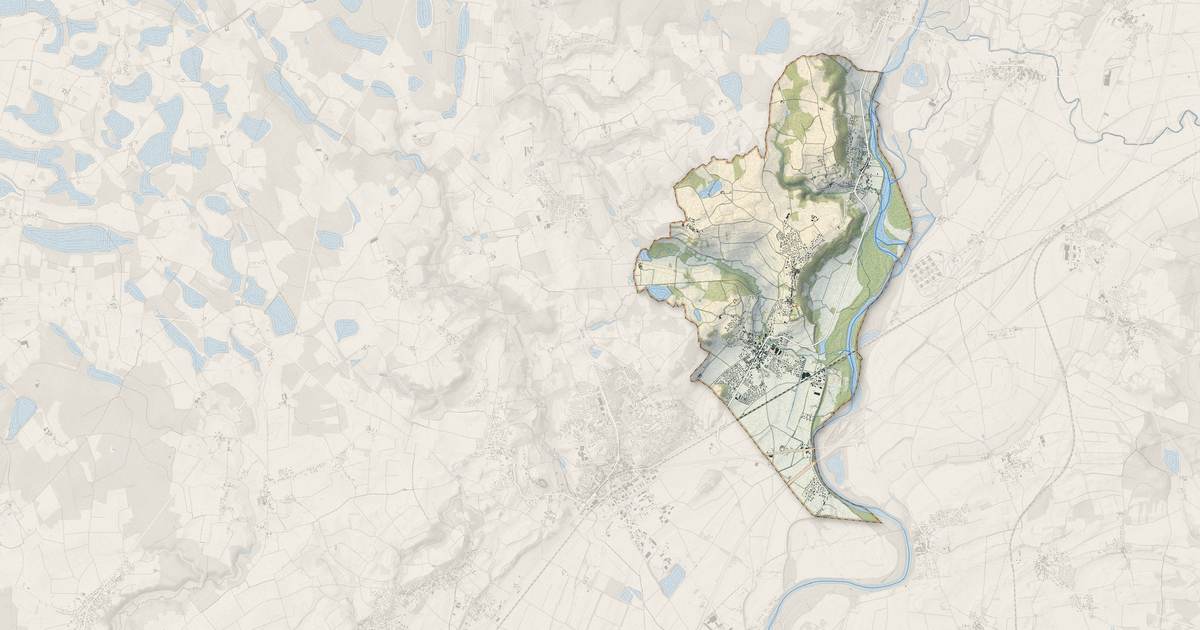 Portrait cartographique de Villieu-Loyes-Mollon : relief, eau, forêts, bâti et voies, calculés à partir des données de l'IGN