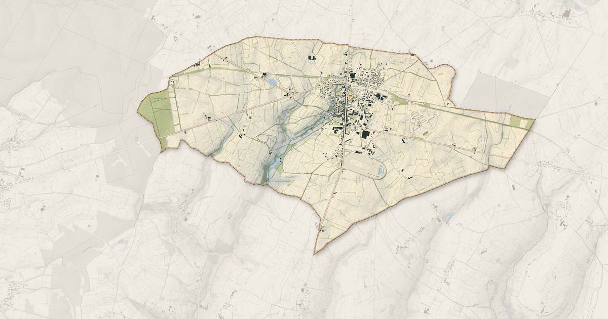 Portrait cartographique de La Capelle : relief, eau, forêts, bâti et voies, calculés à partir des données de l'IGN