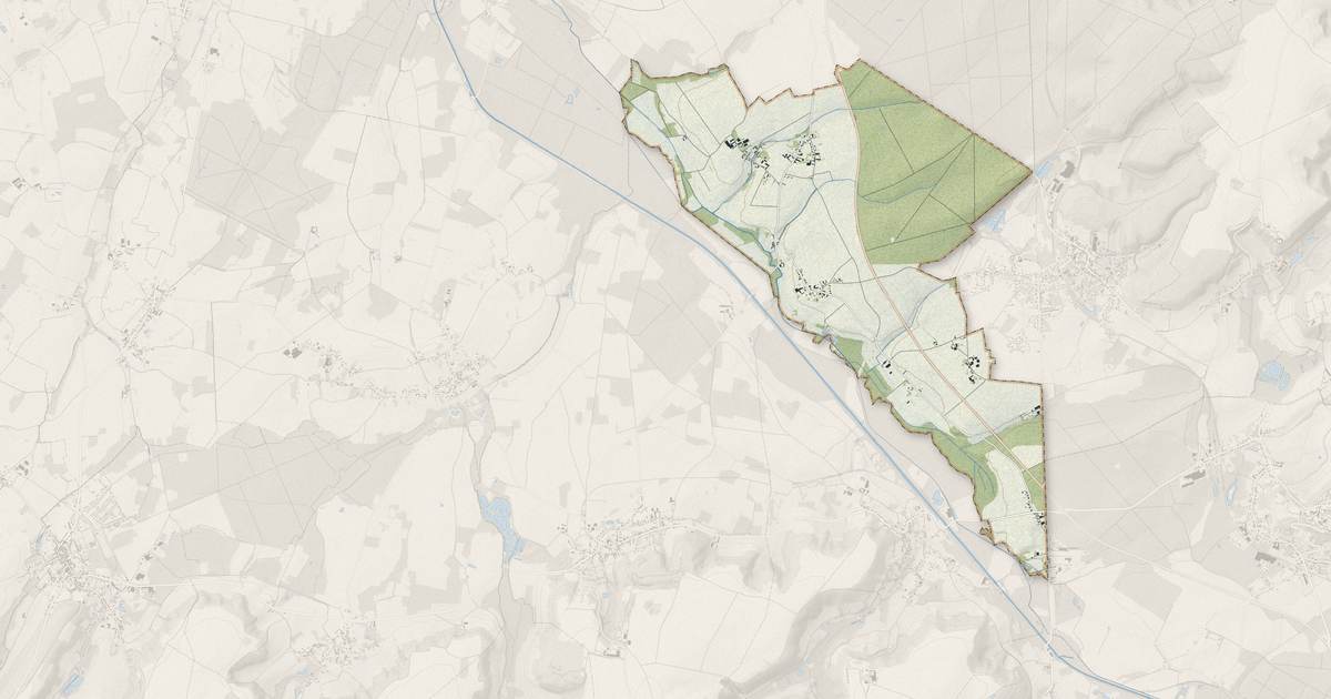 Portrait cartographique de Champs : relief, eau, forêts, bâti et voies, calculés à partir des données de l'IGN