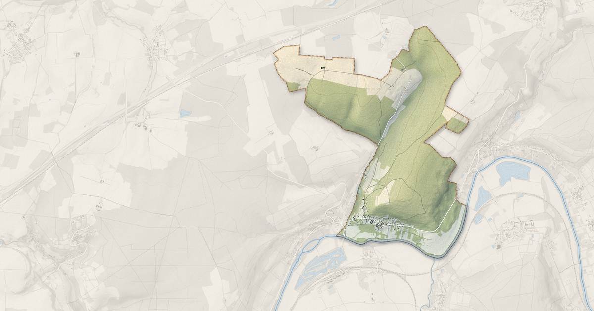 Portrait cartographique de Chartèves : relief, eau, forêts, bâti et voies, calculés à partir des données de l'IGN