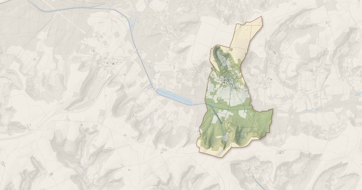 Portrait cartographique de Chevregny : relief, eau, forêts, bâti et voies, calculés à partir des données de l'IGN