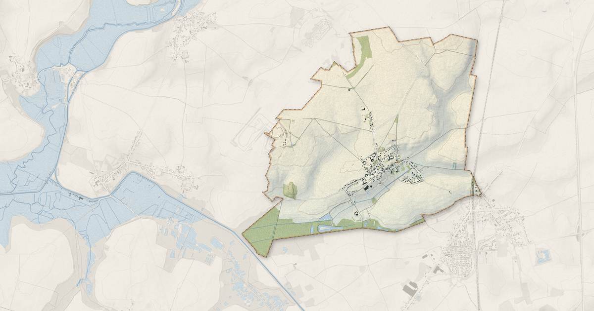 Portrait cartographique de Clastres : relief, eau, forêts, bâti et voies, calculés à partir des données de l'IGN