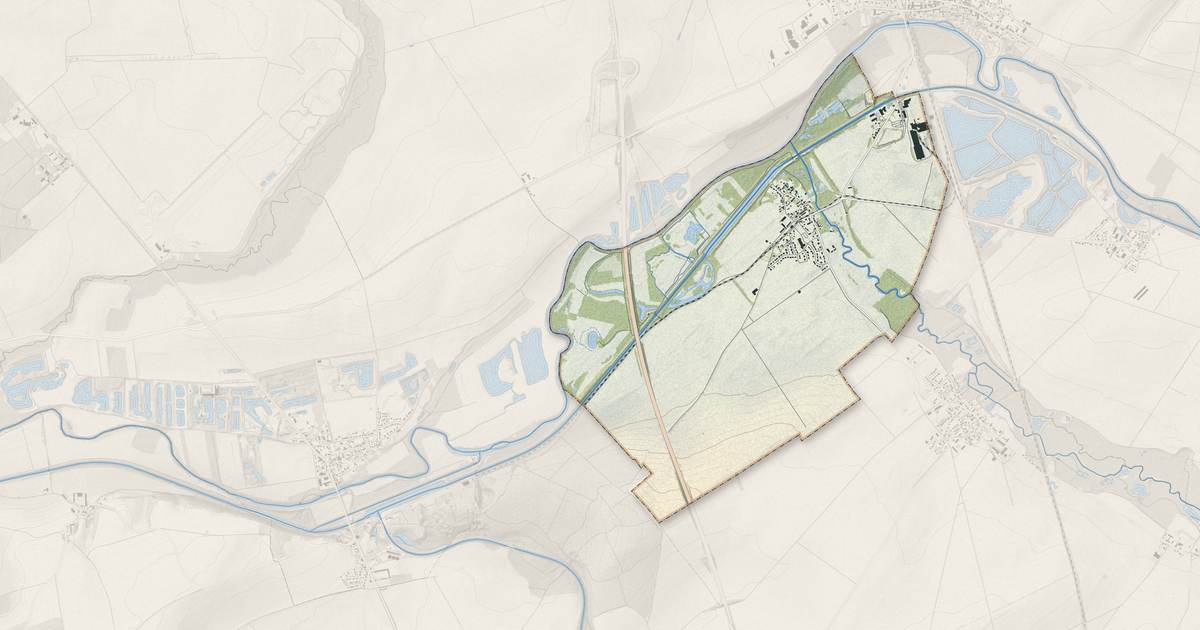 Portrait cartographique de Condé-sur-Suippe : relief, eau, forêts, bâti et voies, calculés à partir des données de l'IGN