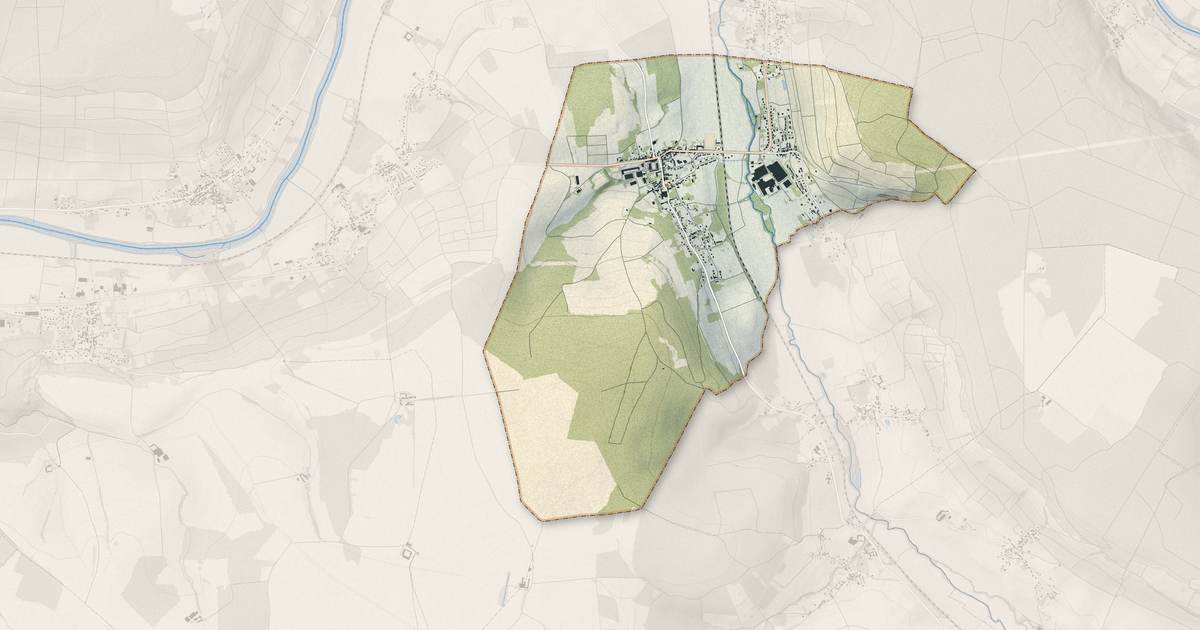 Portrait cartographique de Crézancy : relief, eau, forêts, bâti et voies, calculés à partir des données de l'IGN