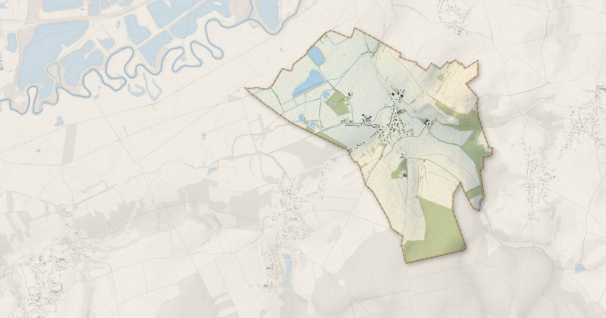 Portrait cartographique de Deuillet : relief, eau, forêts, bâti et voies, calculés à partir des données de l'IGN