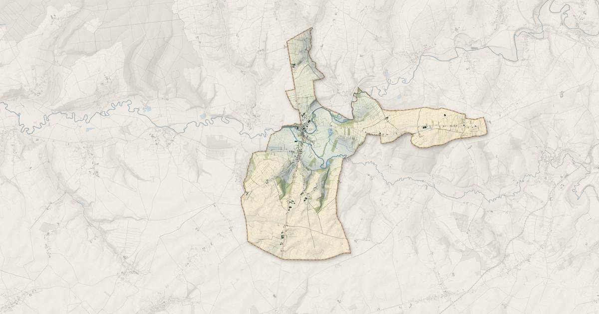 Portrait cartographique de Étréaupont : relief, eau, forêts, bâti et voies, calculés à partir des données de l'IGN