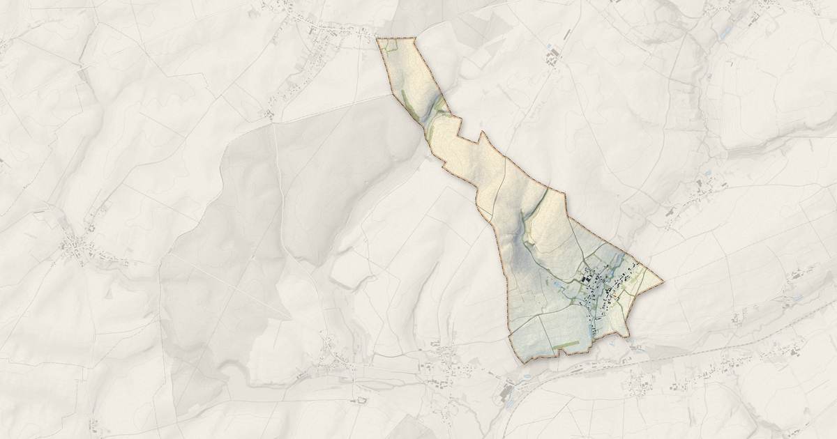 Portrait cartographique de Franqueville : relief, eau, forêts, bâti et voies, calculés à partir des données de l'IGN