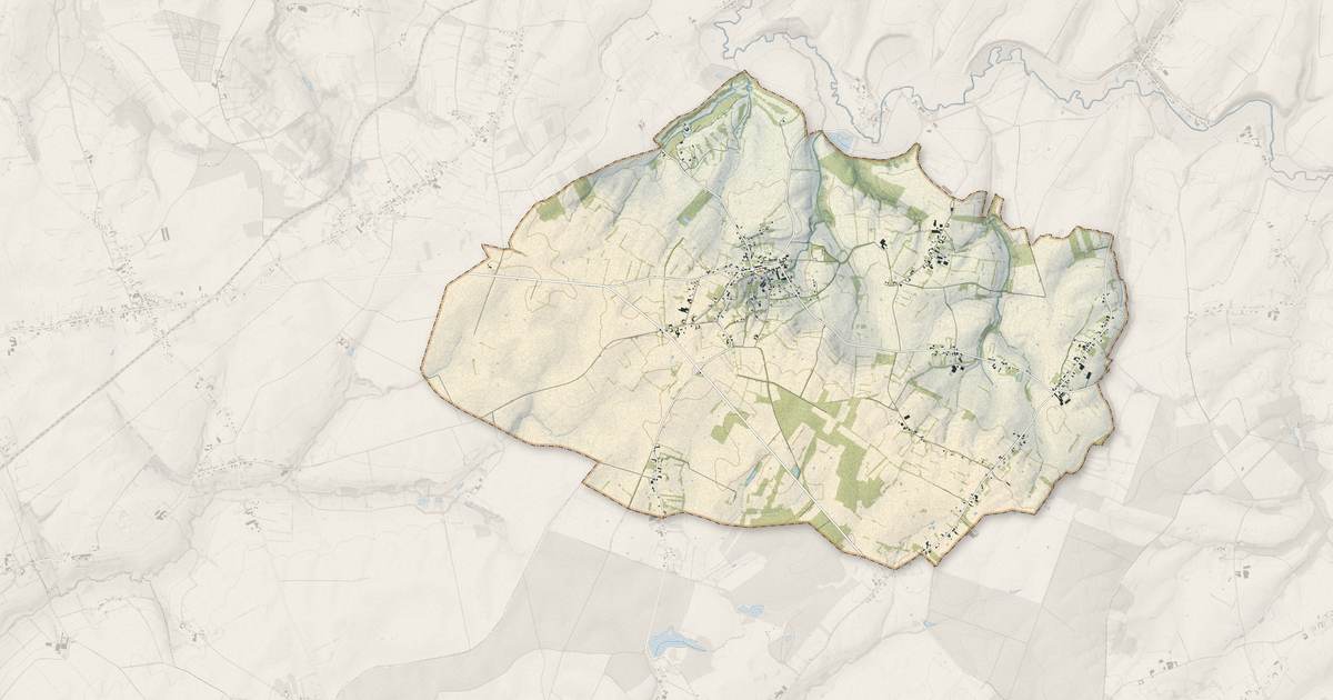 Portrait cartographique de Landouzy-la-Ville : relief, eau, forêts, bâti et voies, calculés à partir des données de l'IGN