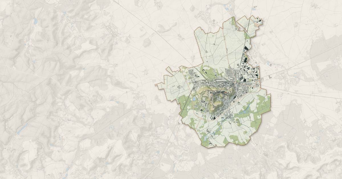 Portrait cartographique de Laon : relief, eau, forêts, bâti et voies, calculés à partir des données de l'IGN