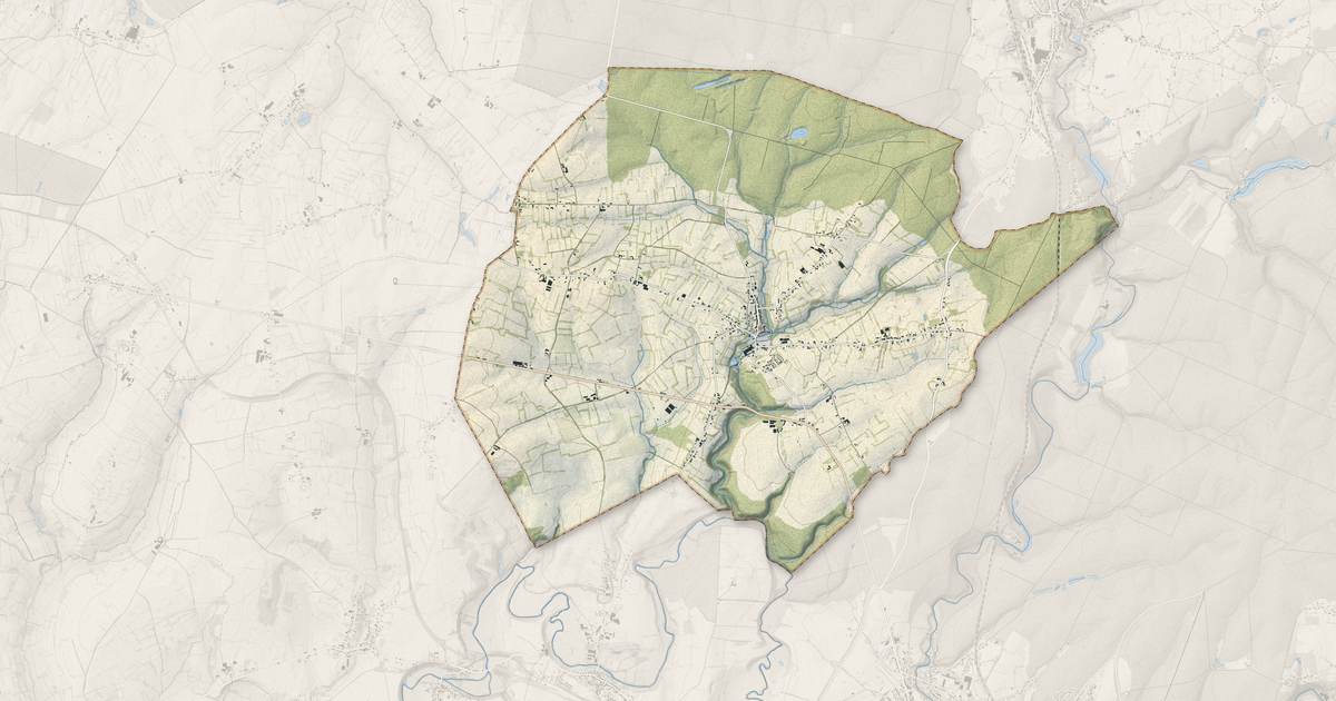 Portrait cartographique de Mondrepuis : relief, eau, forêts, bâti et voies, calculés à partir des données de l'IGN