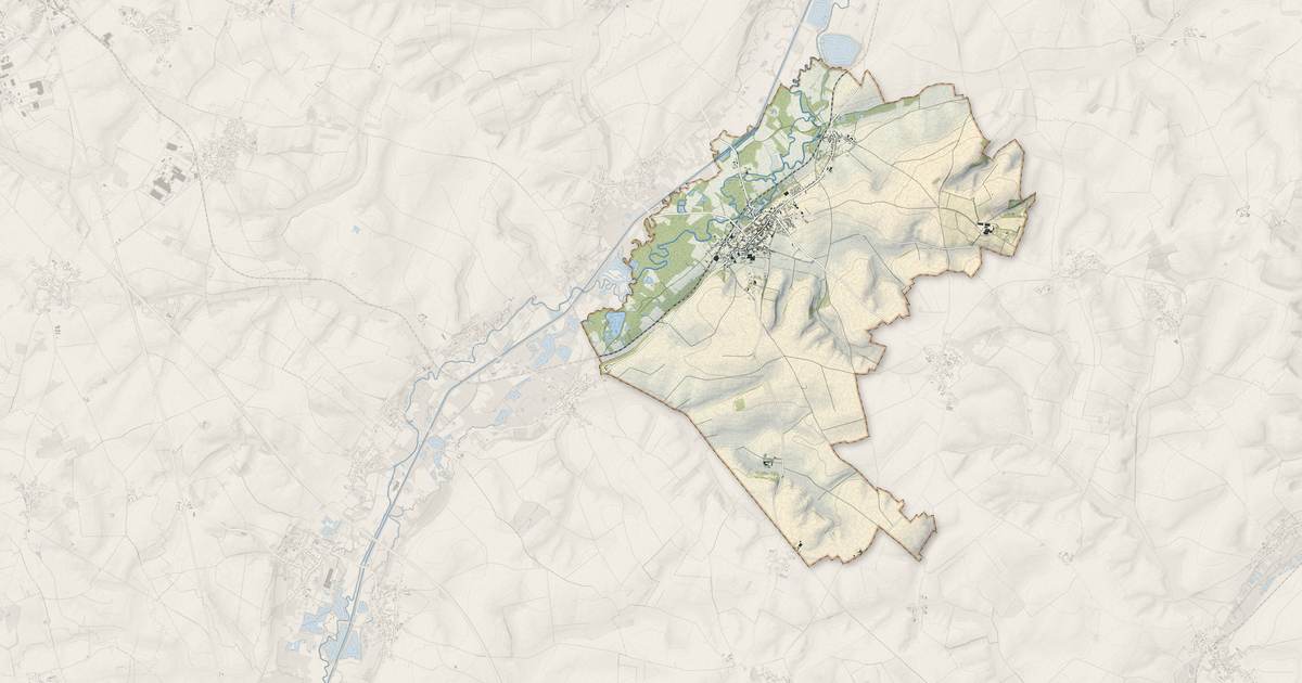 Portrait cartographique de Ribemont : relief, eau, forêts, bâti et voies, calculés à partir des données de l'IGN