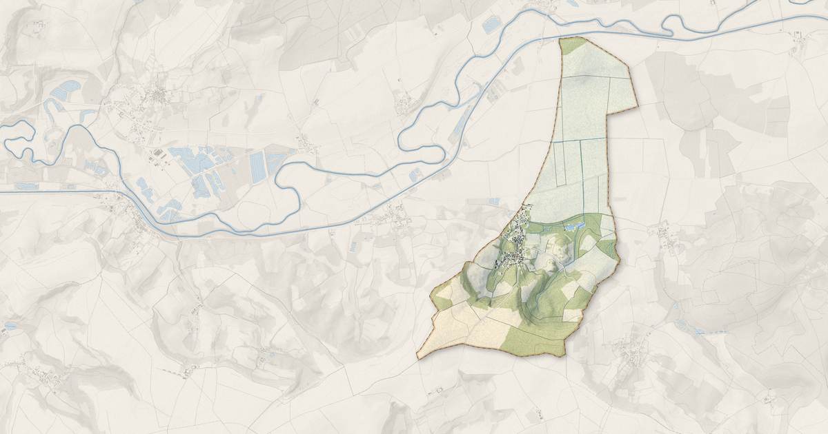 Portrait cartographique de Roucy : relief, eau, forêts, bâti et voies, calculés à partir des données de l'IGN
